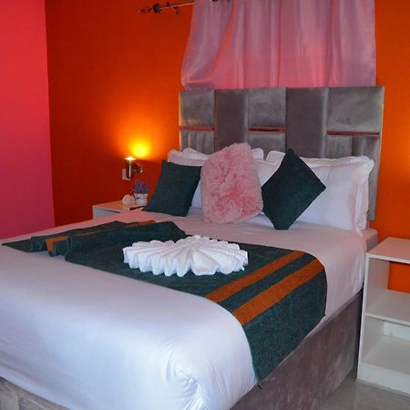 Chobe Kulotu Guest House Kasane Exteriör bild