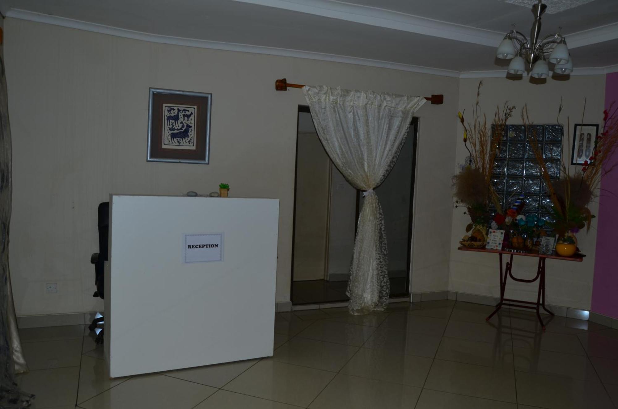 Chobe Kulotu Guest House Kasane Exteriör bild